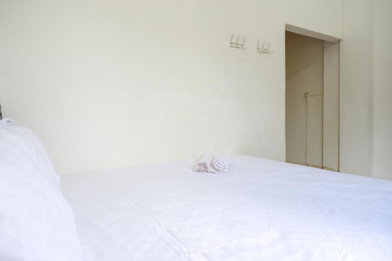 Pandawa Guest House At Ngaliyan Square Mitra Reddoorz Semarang Zewnętrze zdjęcie