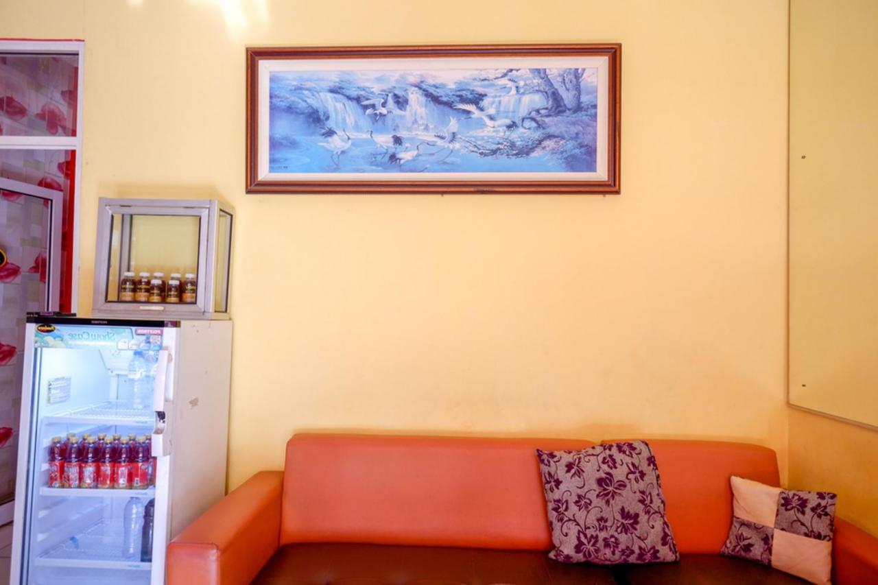 Pandawa Guest House At Ngaliyan Square Mitra Reddoorz Semarang Zewnętrze zdjęcie