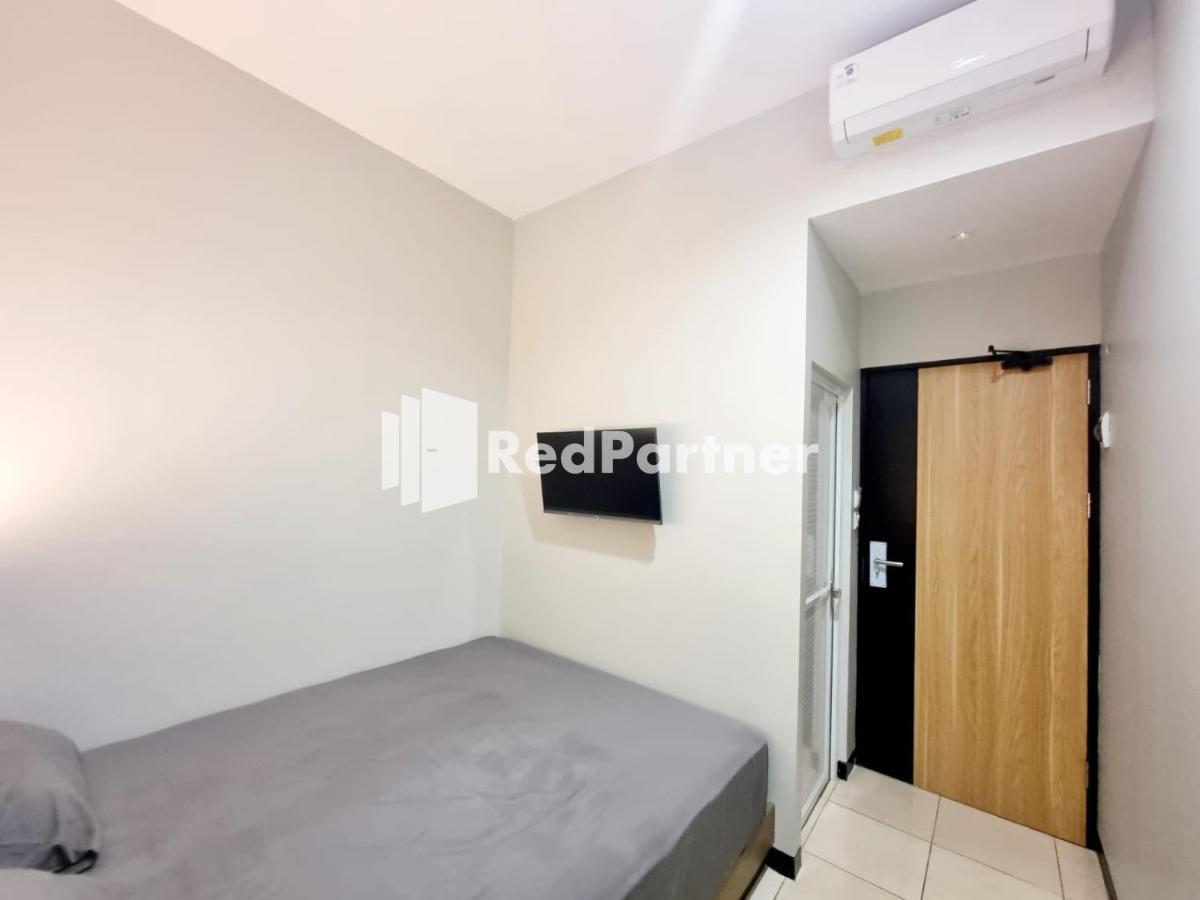 Pandawa Guest House At Ngaliyan Square Mitra Reddoorz Semarang Zewnętrze zdjęcie